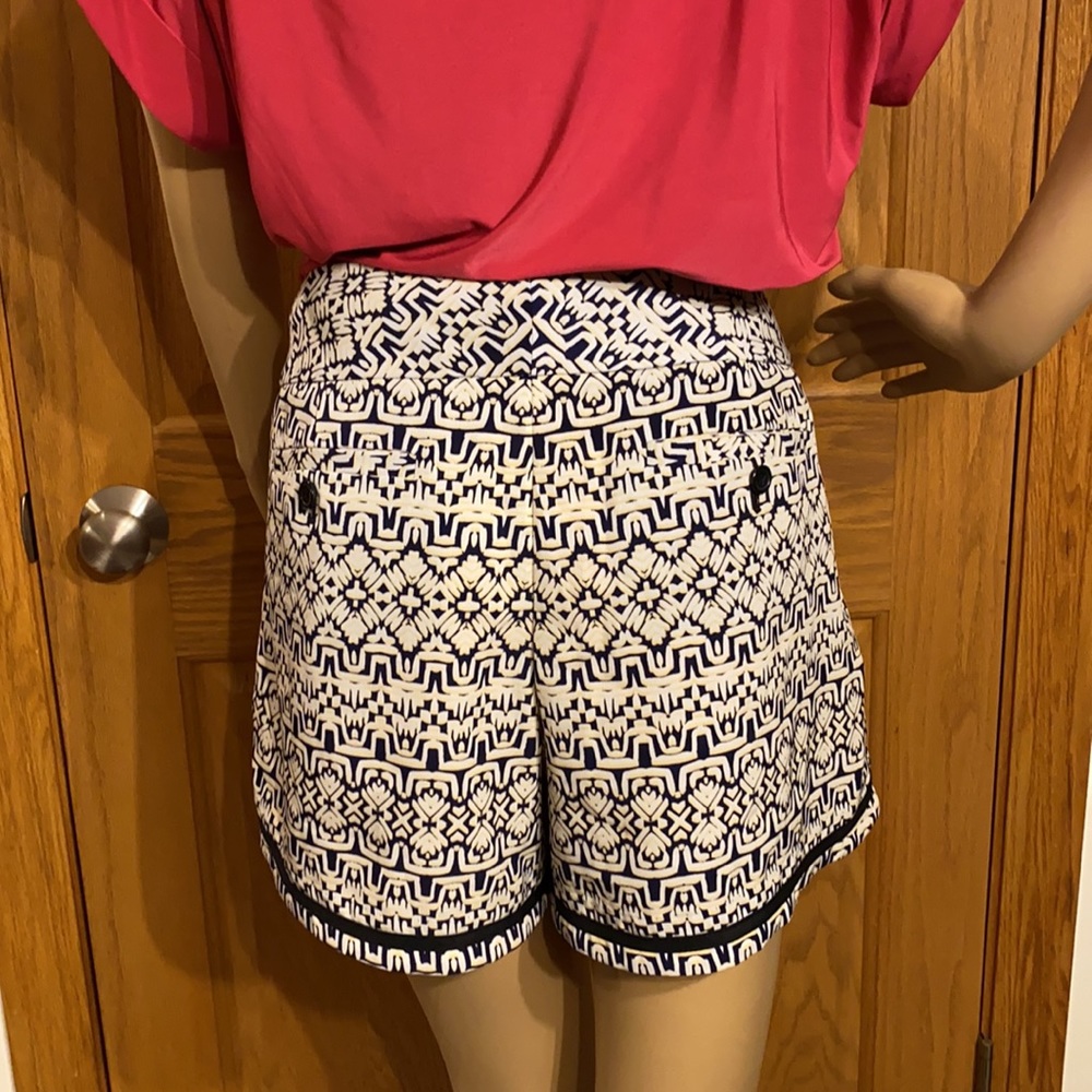 The Limited- white and dark blue with hints of yellow design. - Picture 6 of 9